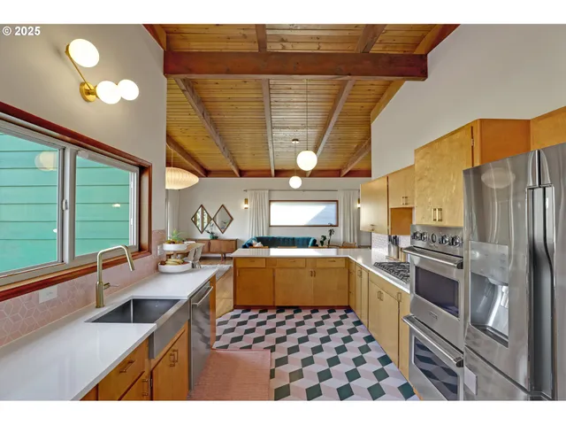 $739,000 | 13621 Northeast Fremont Court, Portland, OR 97230