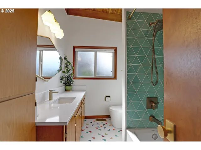 $739,000 | 13621 Northeast Fremont Court, Portland, OR 97230