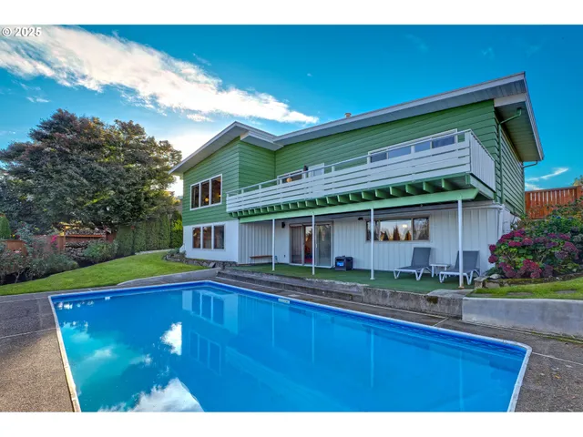 $739,000 | 13621 Northeast Fremont Court, Portland, OR 97230