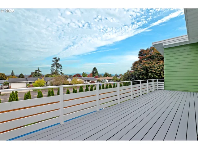 $739,000 | 13621 Northeast Fremont Court, Portland, OR 97230