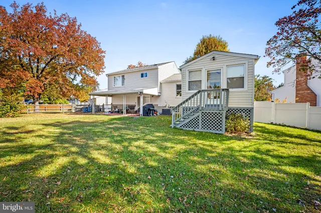 a view of an house with backyard space and balcony