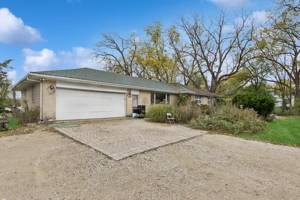 $650,000 | 23520 North Old McHenry Road, Lake Zurich, IL 60047