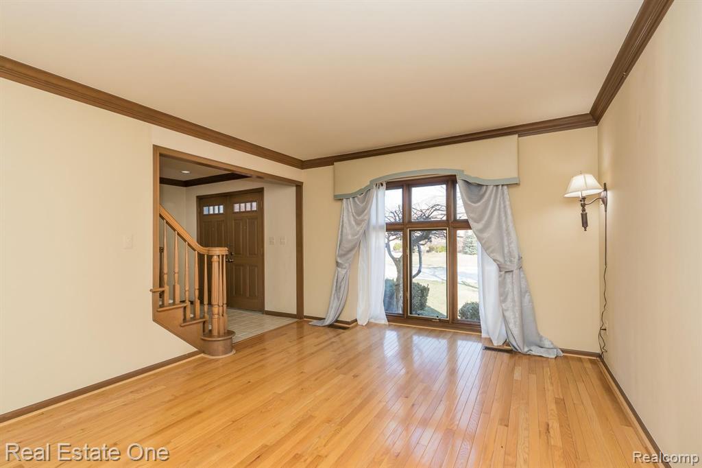 327 Silvervale Drive Rochester, MI 48309 - Photo 11 of 43