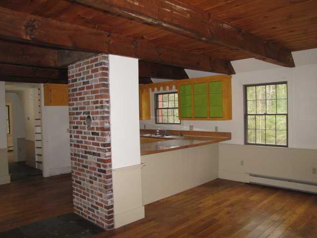 14 Riverview Road Pemaquid, ME 04558 - Photo 15 of 19 Kitchen.