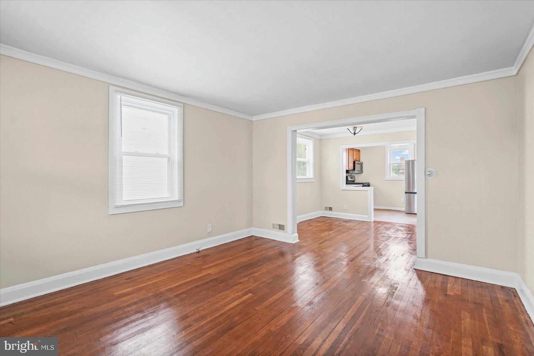 4228 Thorncliff Road Nottingham, MD 21236 - Photo 10 of 42 Bright and airy open living space.