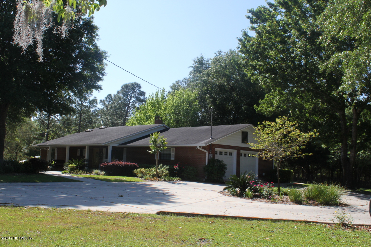 6675 Brooklyn Bay Road Keystone Heights, FL 32656 - Photo 1 of 16 a view of a house with a yard
