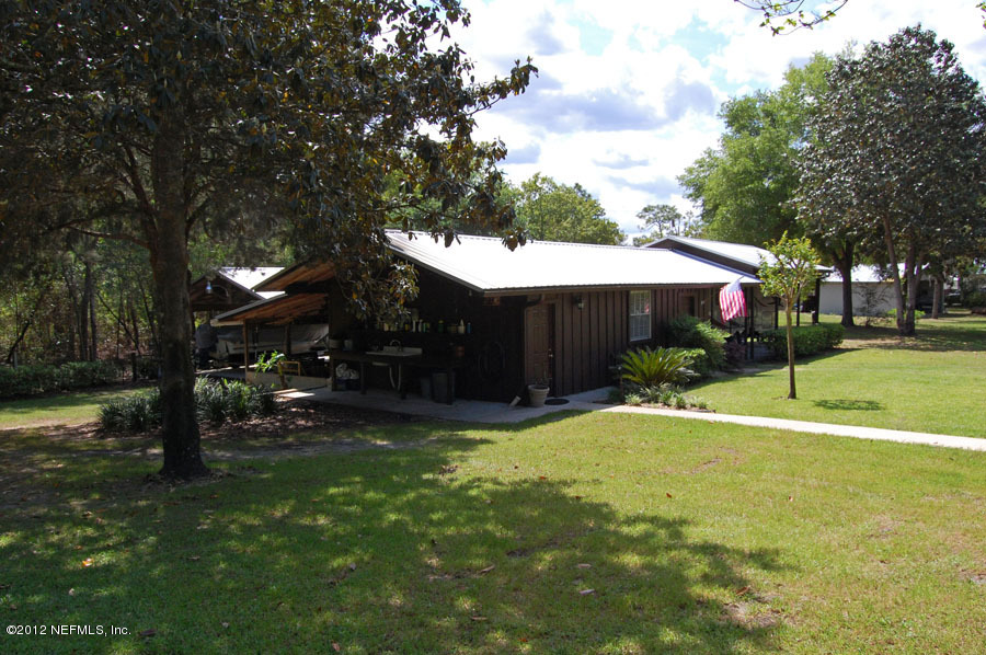 6675 Brooklyn Bay Road Keystone Heights, FL 32656 - Photo 5 of 16 a view of a house with a yard and sitting area
