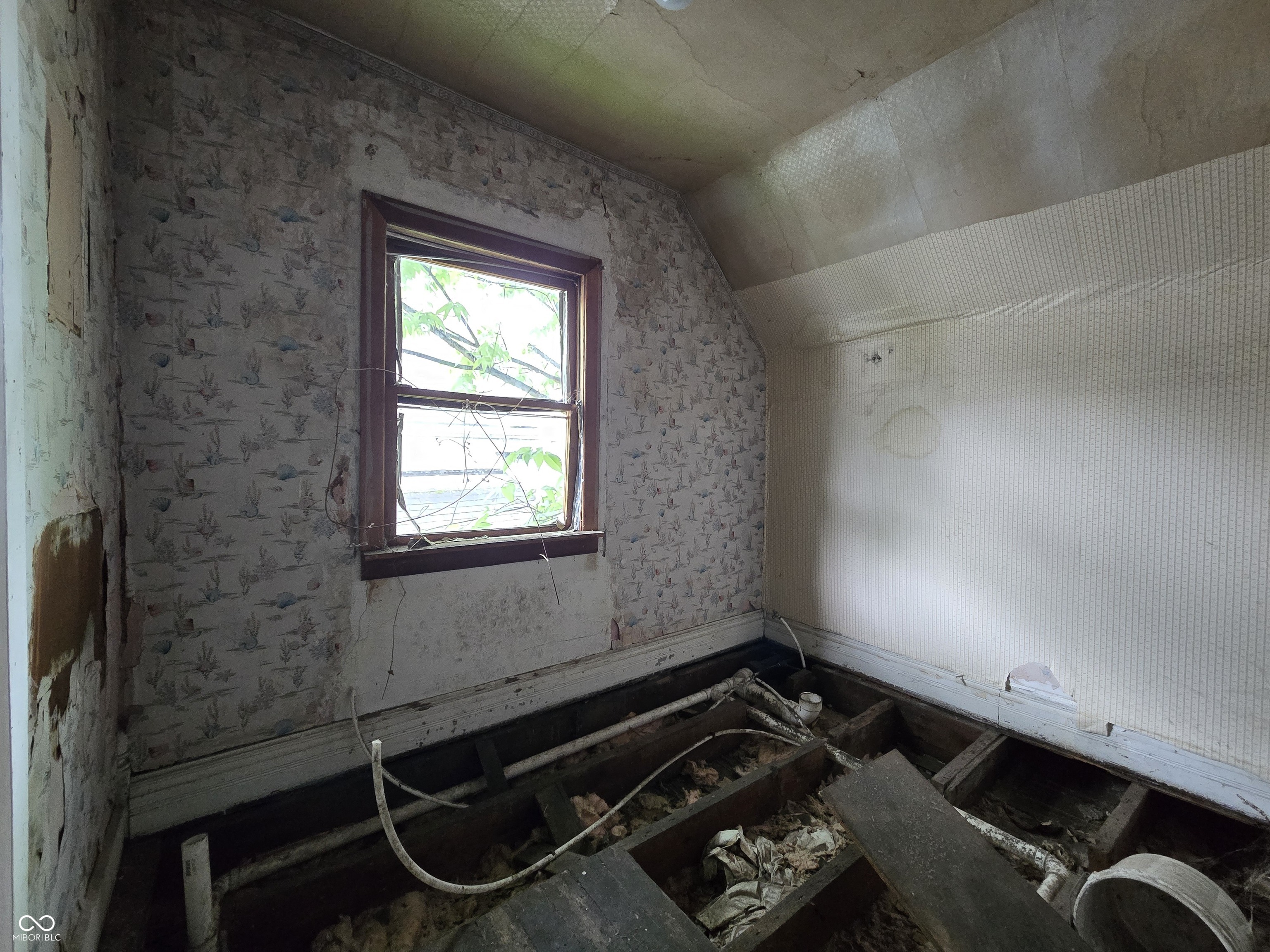 2703 Main Street Anderson, IN 46016 - Photo 14 of 16