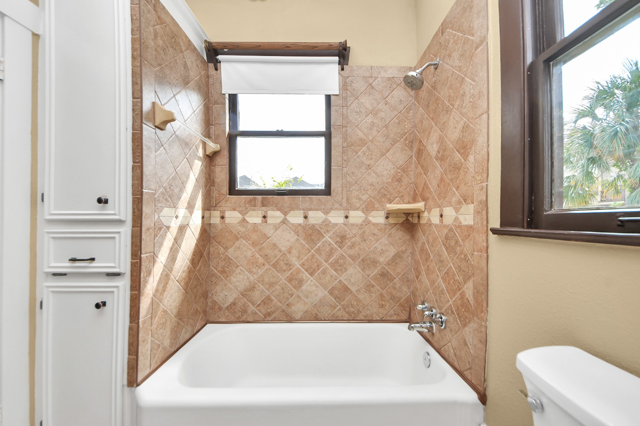 1211 Bingham Street Houston, TX 77007 - Photo 28 of 48 a bathroom with a white bath tub and a shower