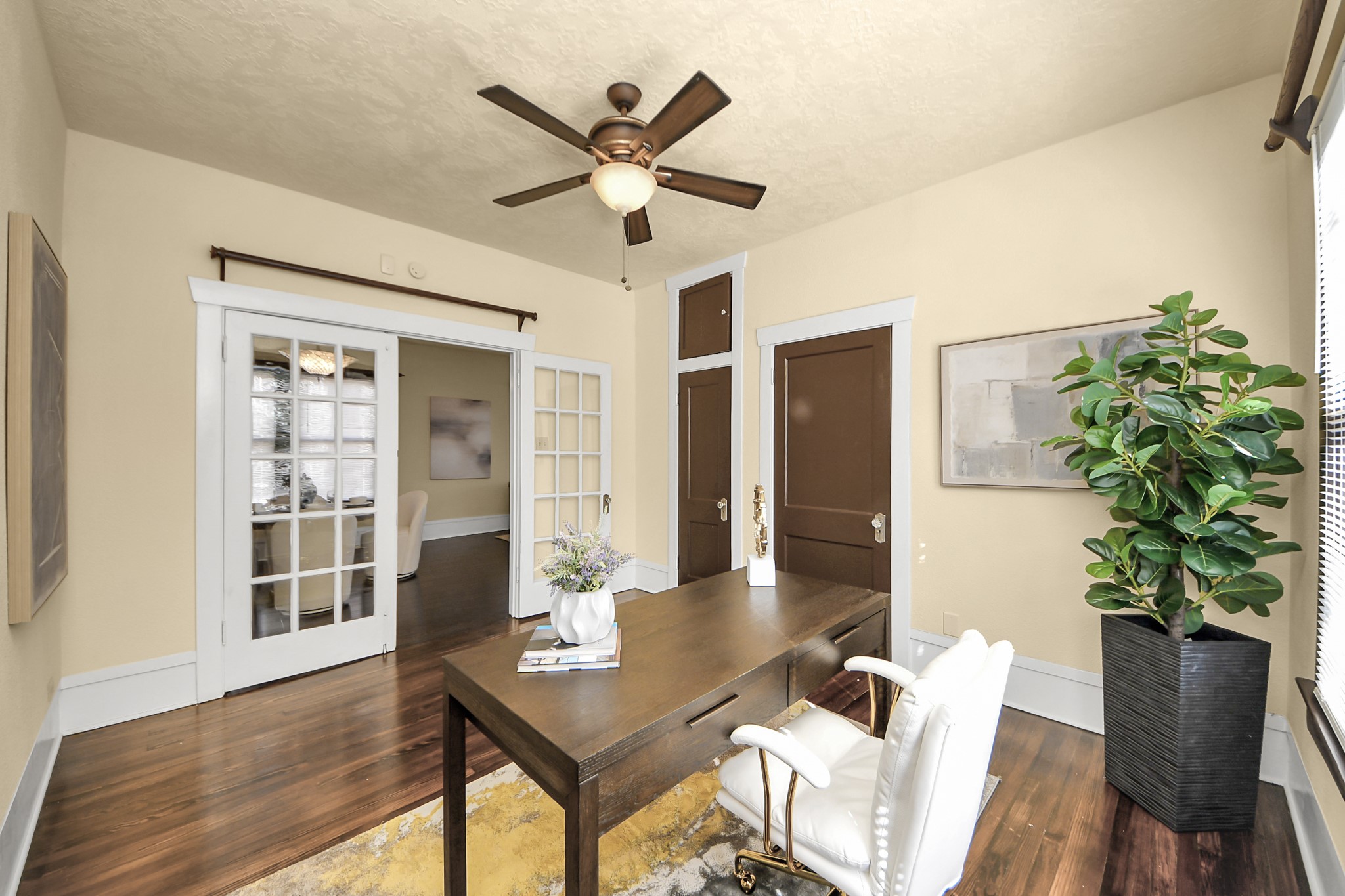 1211 Bingham Street Houston, TX 77007 - Photo 3 of 48 a workspace with furniture and window