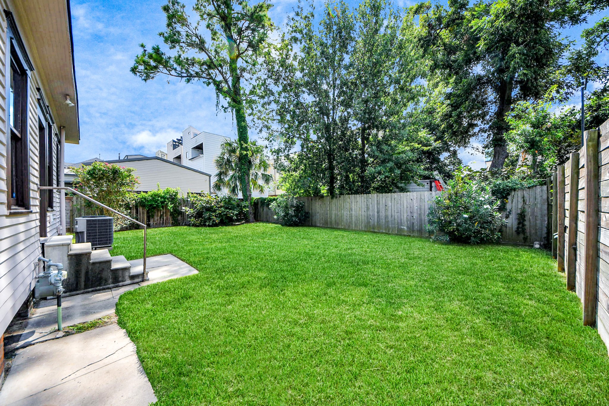 1211 Bingham Street Houston, TX 77007 - Photo 41 of 48 Back patio perfect for outdoor dining and entertaining.