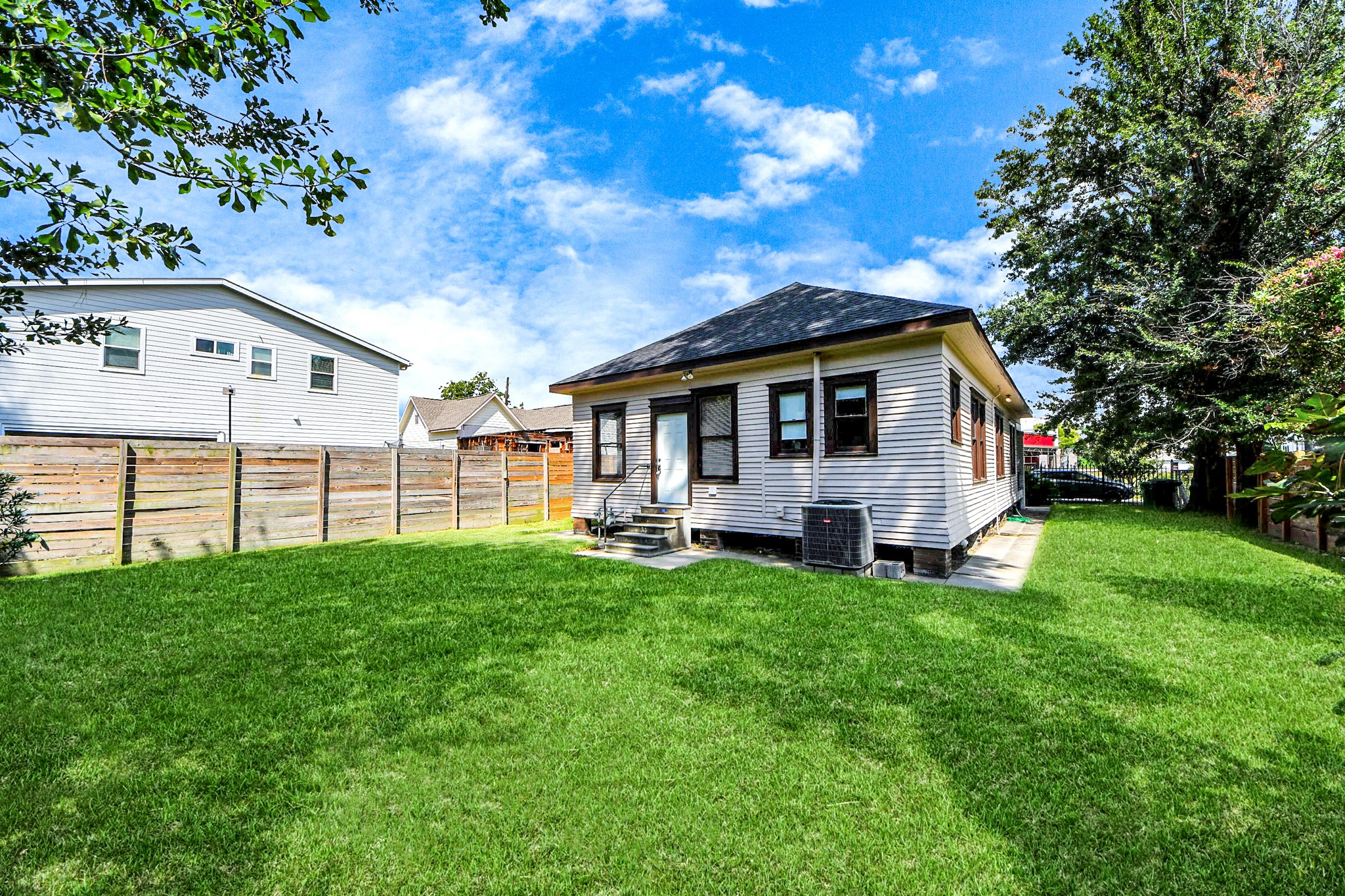 1211 Bingham Street Houston, TX 77007 - Photo 9 of 48 Fully fenced backyard offering security and privacy.