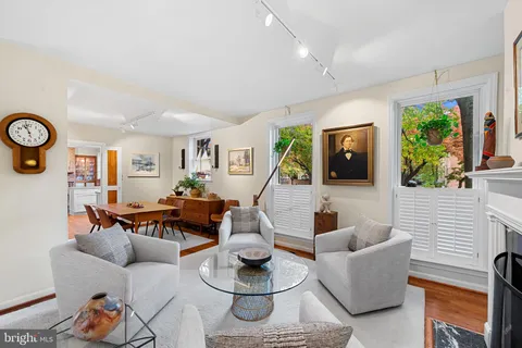 $689,000 | 121 West Lee Street, Baltimore, MD 21201