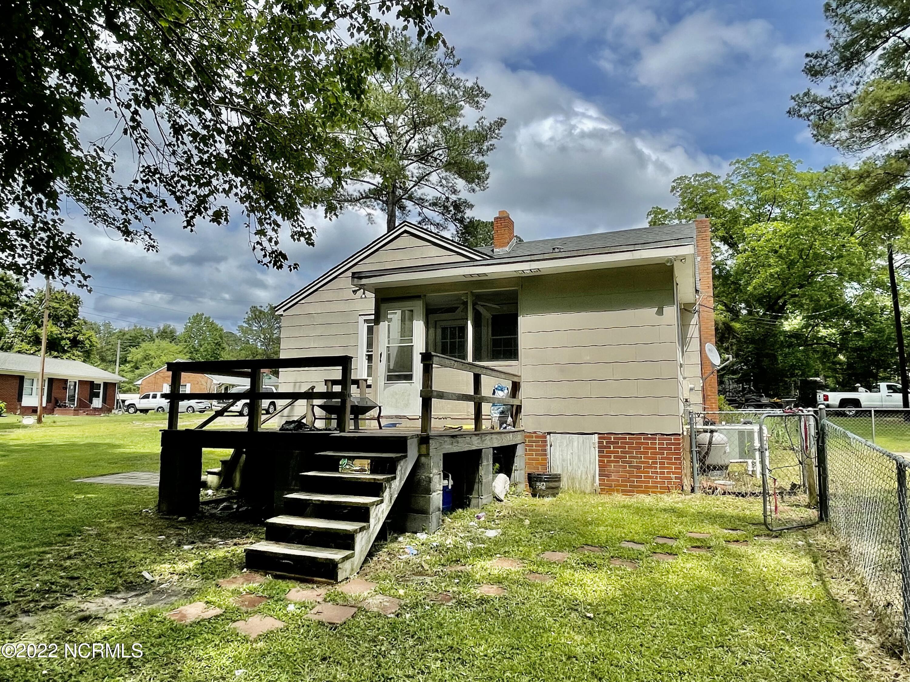 227 Confederate Avenue Rockingham, NC 28379 - Photo 16 of 22 Back deck