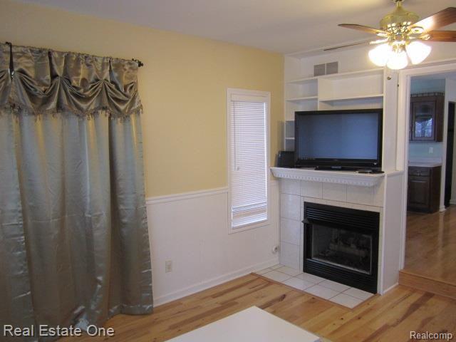 35591 Tall Pine Road Farmington, MI 48335 - Photo 10 of 31 Living Room View 1