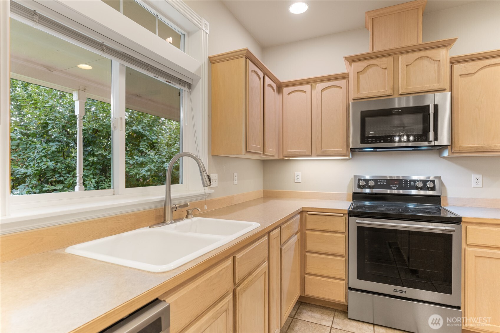 6005 Sunset Highway Cashmere, WA 98815 - Photo 14 of 40 a kitchen with a stove a sink and a microwave