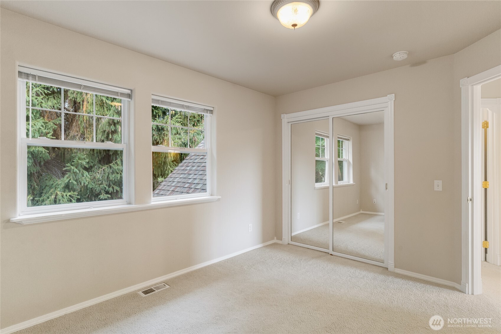6005 Sunset Highway Cashmere, WA 98815 - Photo 30 of 40 an empty room with windows and closet