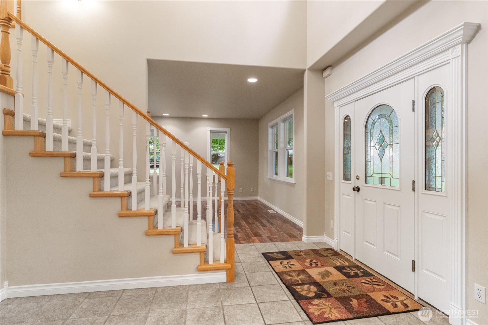 6005 Sunset Highway Cashmere, WA 98815 - Photo 9 of 40 a view of entryway and hall with wooden floor