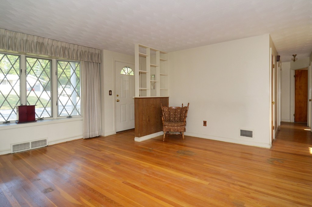 47 Border Road Reading, MA 01867 - Photo 2 of 29 Gallery Image 2