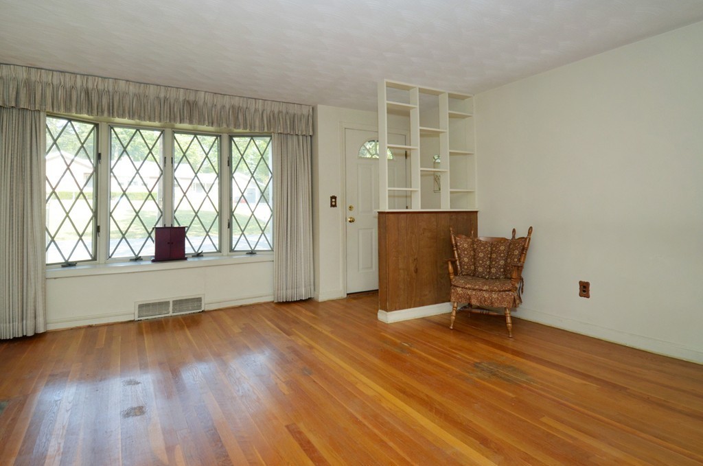 47 Border Road Reading, MA 01867 - Photo 3 of 29 Gallery Image 3