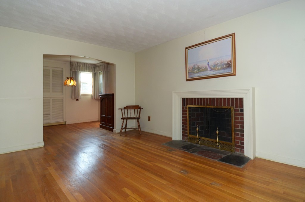47 Border Road Reading, MA 01867 - Photo 7 of 29 Gallery Image 7