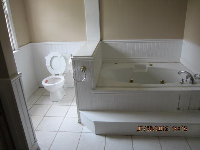 1472 Liberty Road Charlotte, TN 37036 - Photo 4 of 11 Master bath