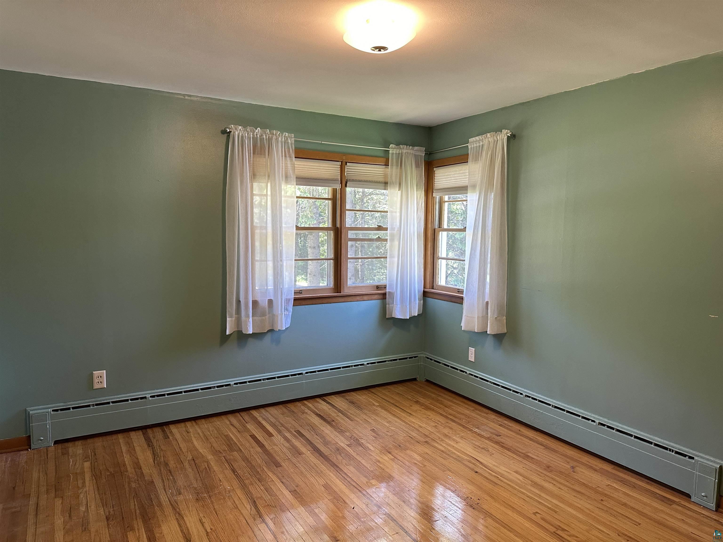 2309 Anderson Road Duluth, MN 55811 - Photo 17 of 36 Front bedroom with hardwood flooring.