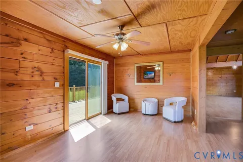 a view of a livingroom with furniture and a ceiling fan