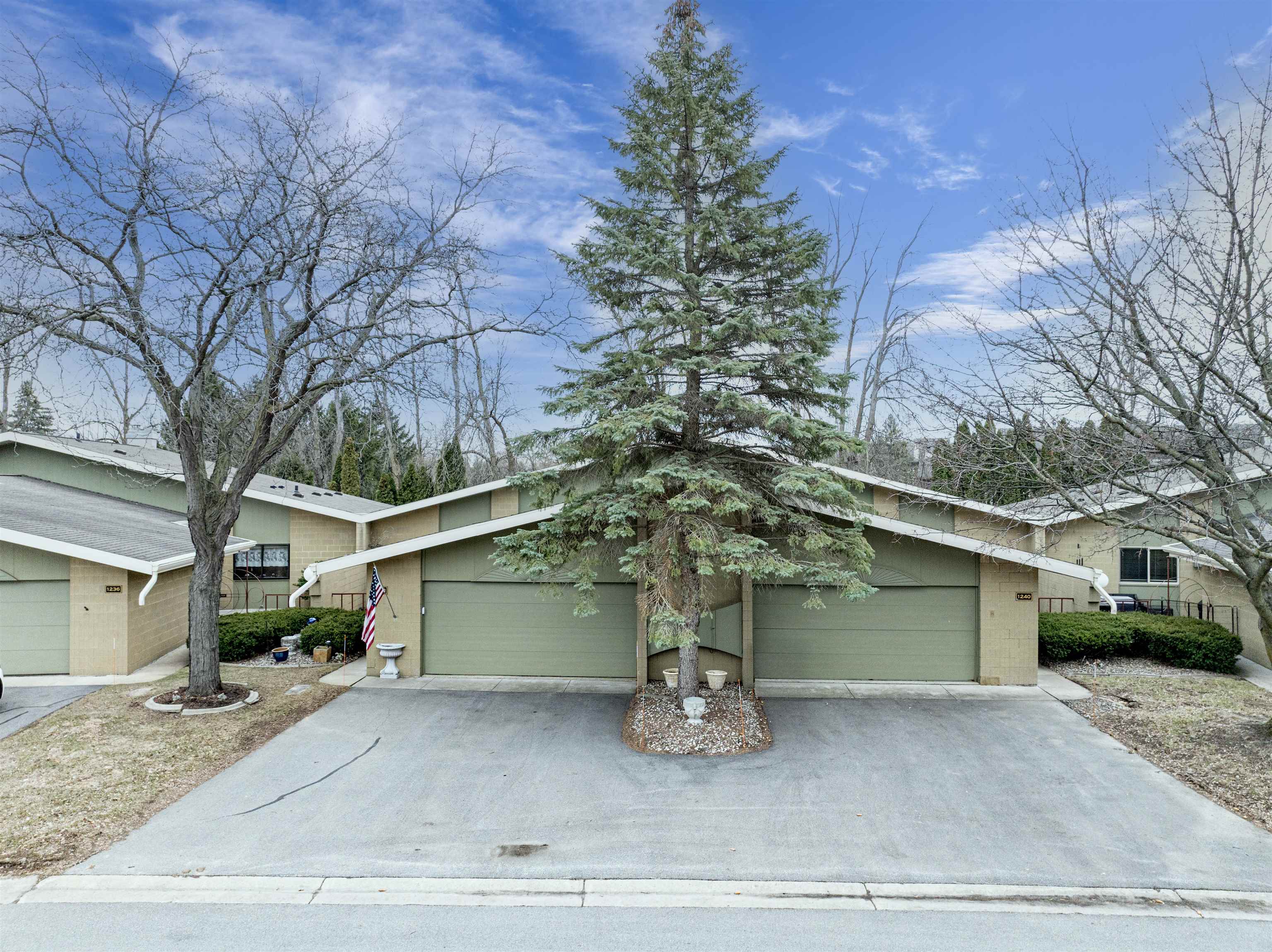 1238 West Nicolet Circle Appleton, WI 54914 - Photo 1 of 47