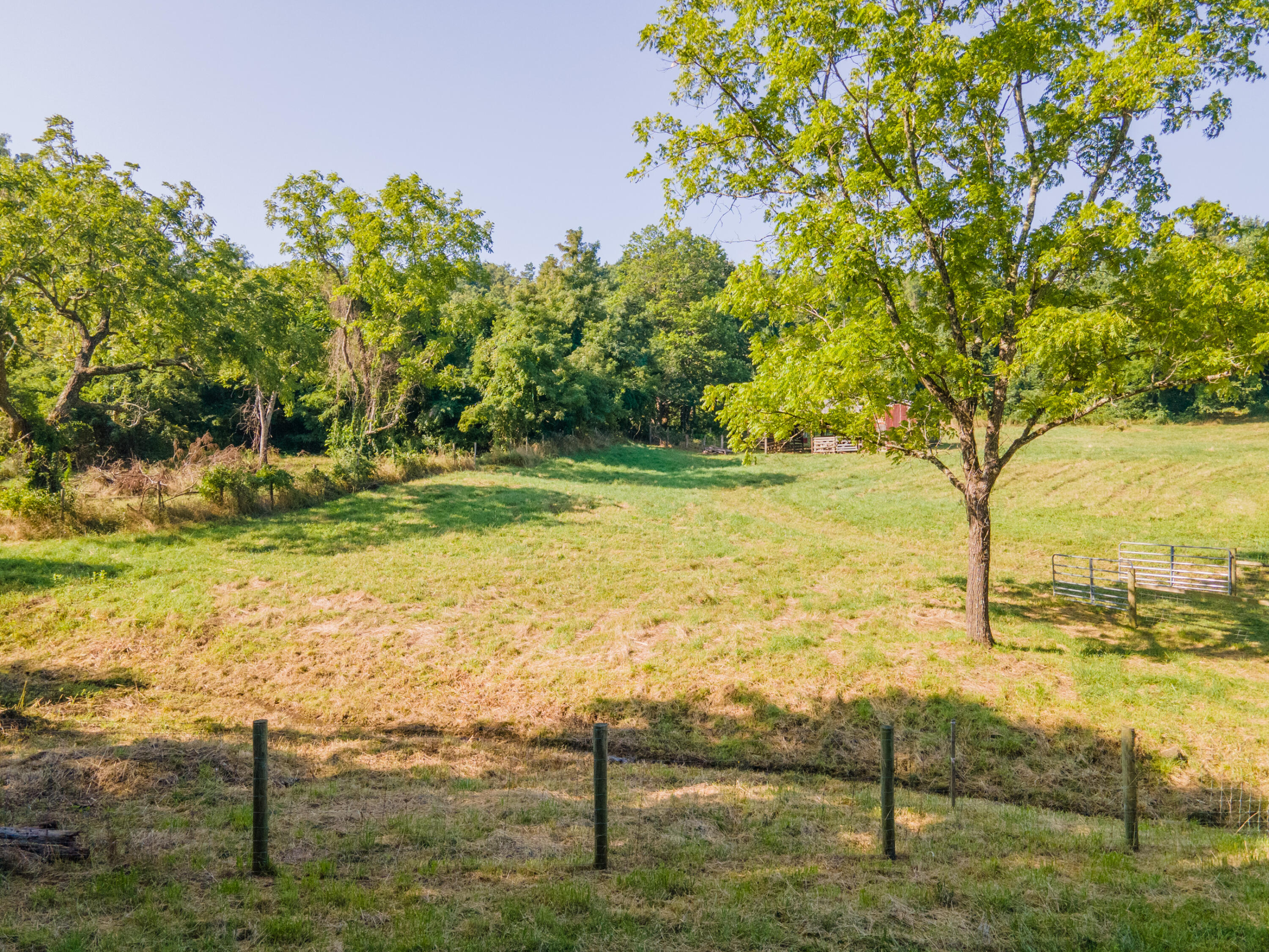 7950 Conner Road Northeast Copper Hill, VA 24079 - Photo 6 of 39 a view of an ocean with beach