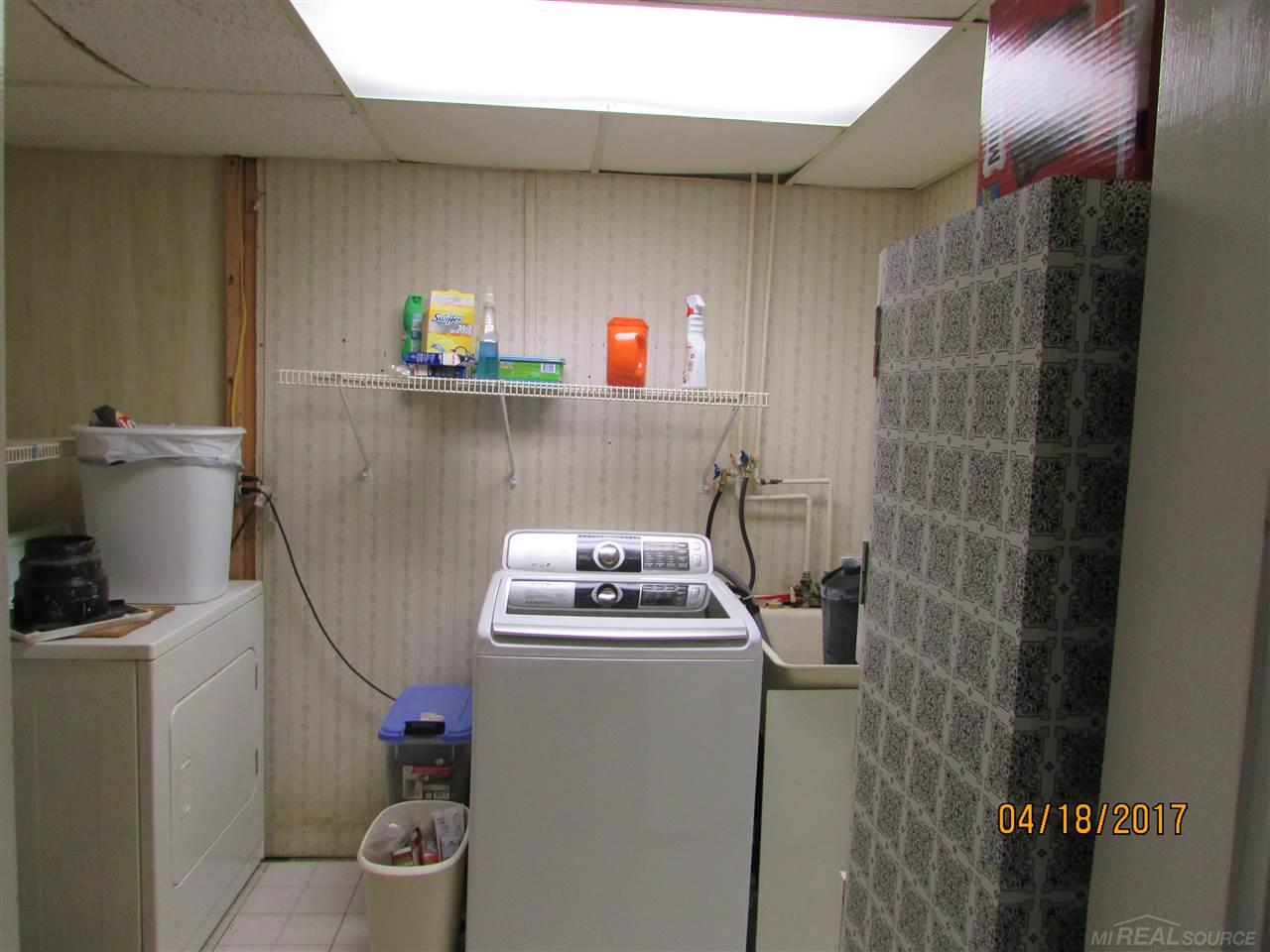 3318 Lakeshore Road Lexington, MI 48450 - Photo 8 of 21 31317459-7.JPG