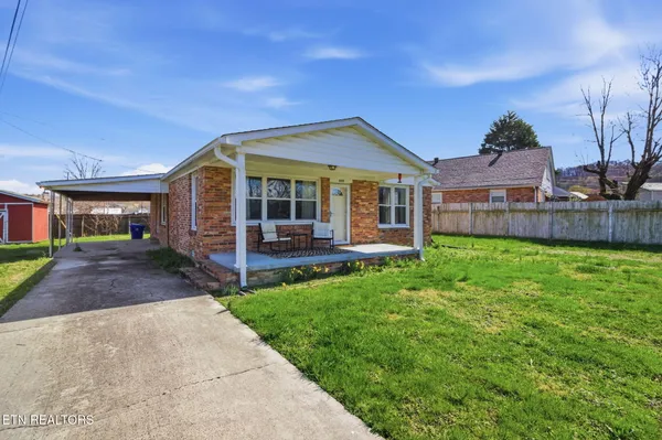 $247,000 | 335 South Fowler Street, Clinton, TN 37716