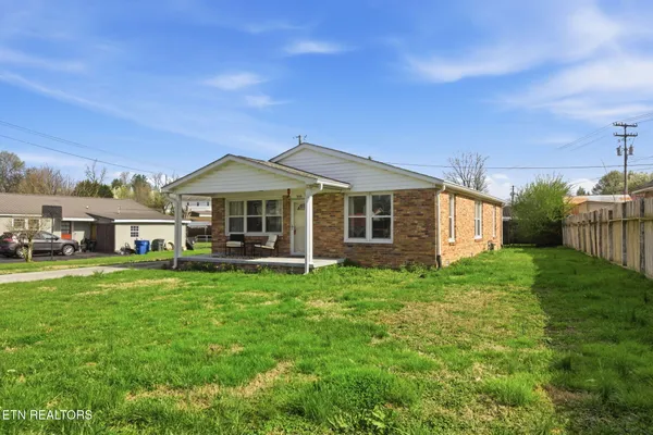 $247,000 | 335 South Fowler Street, Clinton, TN 37716