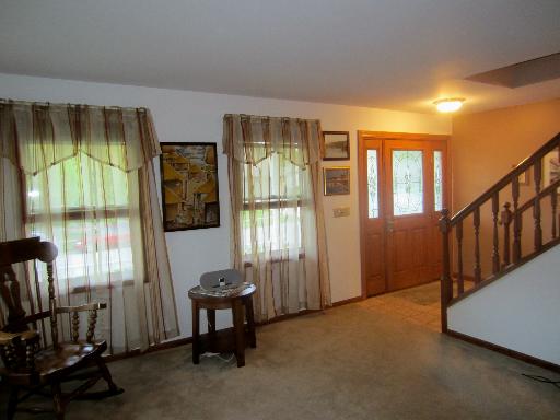 557 Glen Garry Road Cary, IL 60013 - Photo 4 of 16