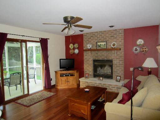 557 Glen Garry Road Cary, IL 60013 - Photo 7 of 16