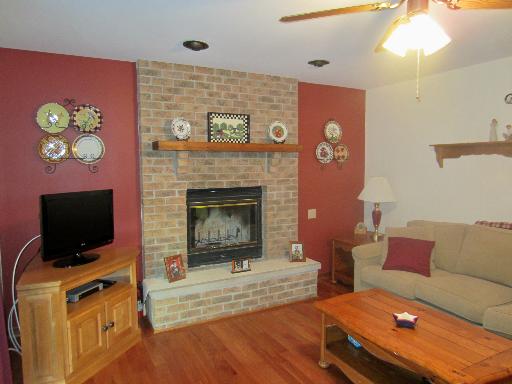 557 Glen Garry Road Cary, IL 60013 - Photo 8 of 16