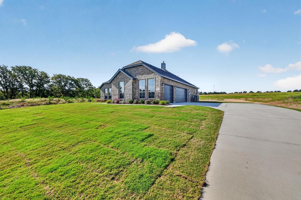 416 McAlpine Drive Springtown, TX 76082 - Photo 2 of 40 Front house