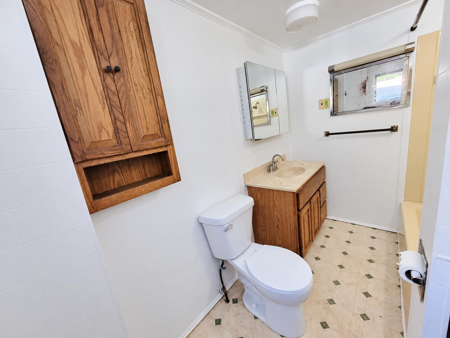 1437 Park Avenue Racine, WI 53403 - Photo 13 of 18 Bathroom