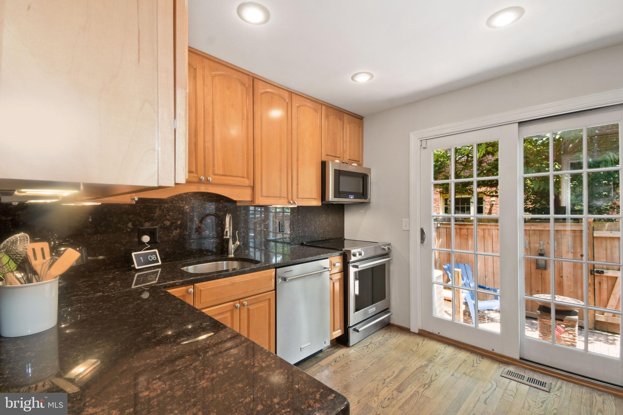1203 Portner Road Alexandria, VA 22314 - Photo 11 of 40 Under-counter Lighting and Granite Counters