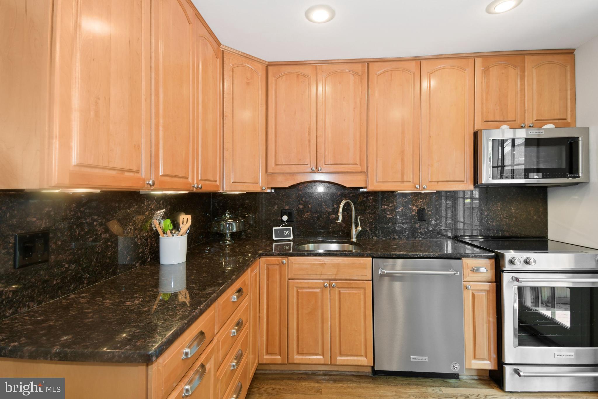 1203 Portner Road Alexandria, VA 22314 - Photo 12 of 40 Stainless Steel Appliances