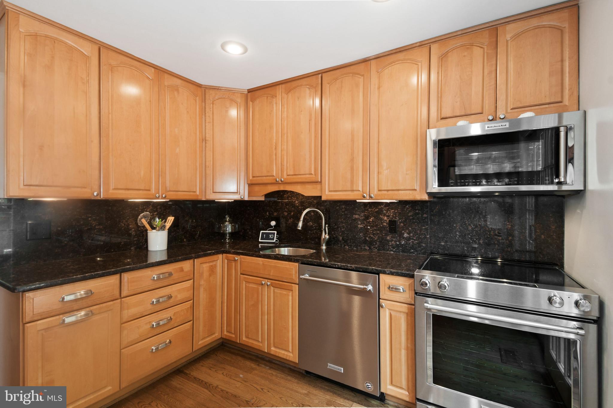 1203 Portner Road Alexandria, VA 22314 - Photo 14 of 40 Sunny Kitchen
