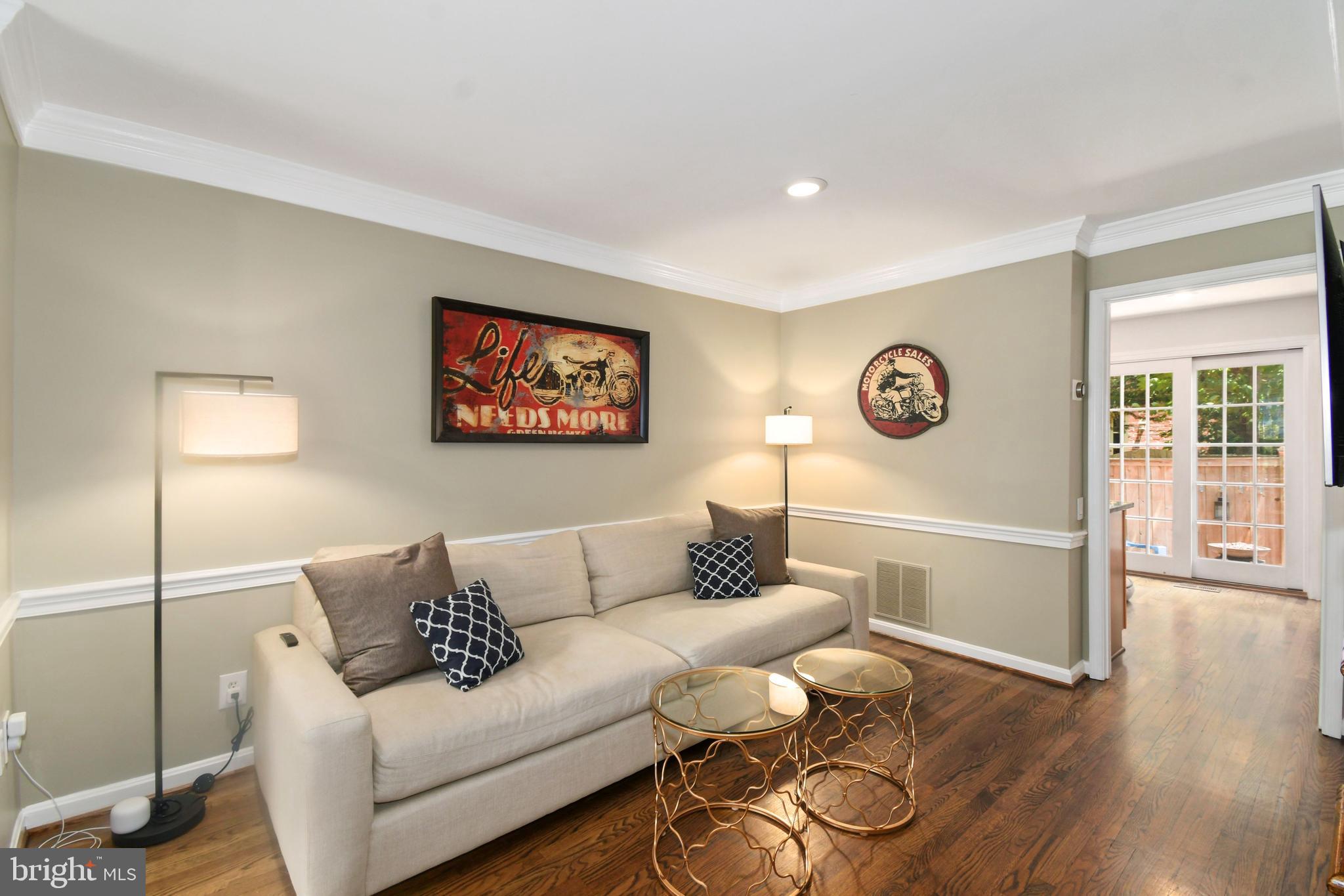 1203 Portner Road Alexandria, VA 22314 - Photo 7 of 40 Light and Bright Living Area
