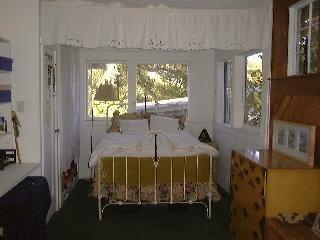 225 Dutton Avenue Sebastopol, CA 95472 - Photo 7 of 10 a bathroom with a tub