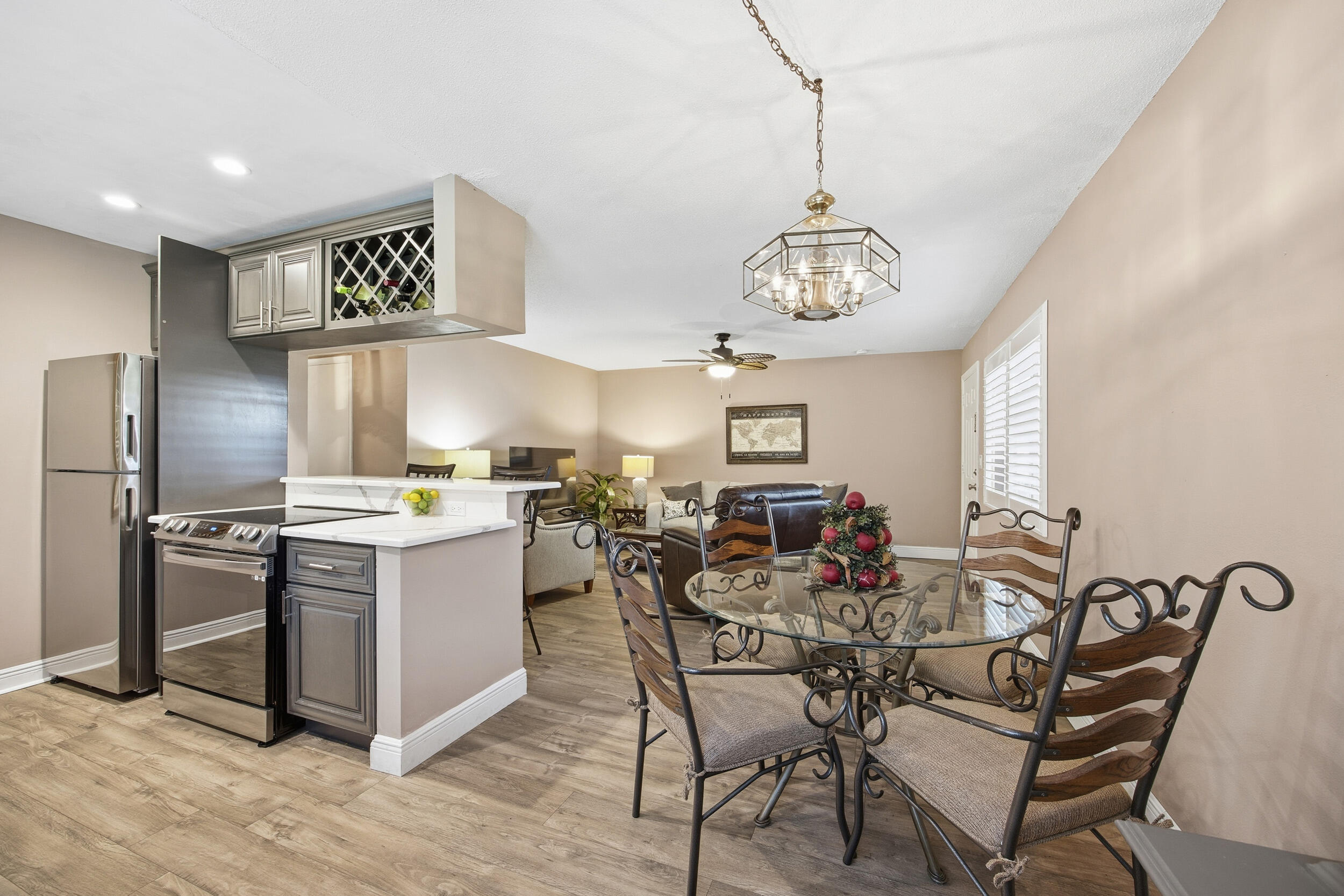 2929 Southeast Ocean Boulevard, Unit 1035 Stuart, FL 34996 - Photo 11 of 37 Dining/Kitchen