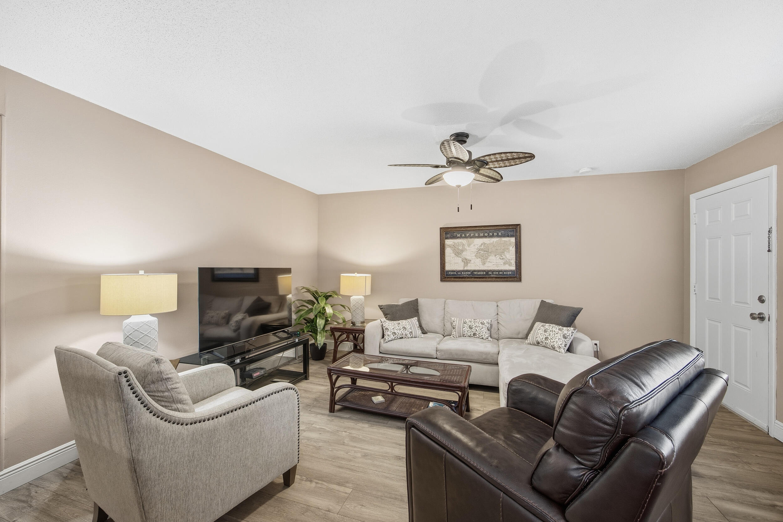 2929 Southeast Ocean Boulevard, Unit 1035 Stuart, FL 34996 - Photo 7 of 37 Living Room