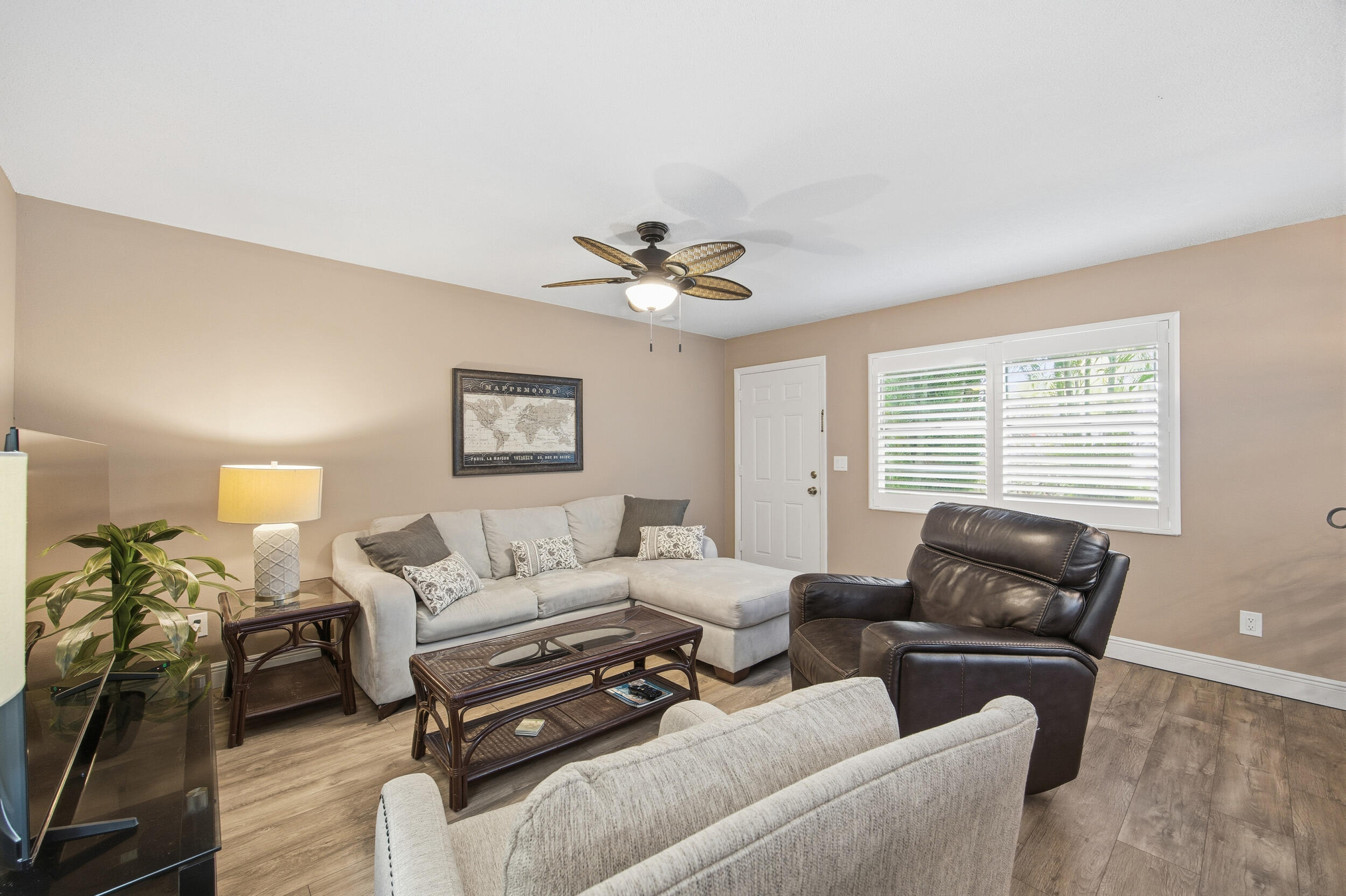 2929 Southeast Ocean Boulevard, Unit 1035 Stuart, FL 34996 - Photo 8 of 37 Living Room