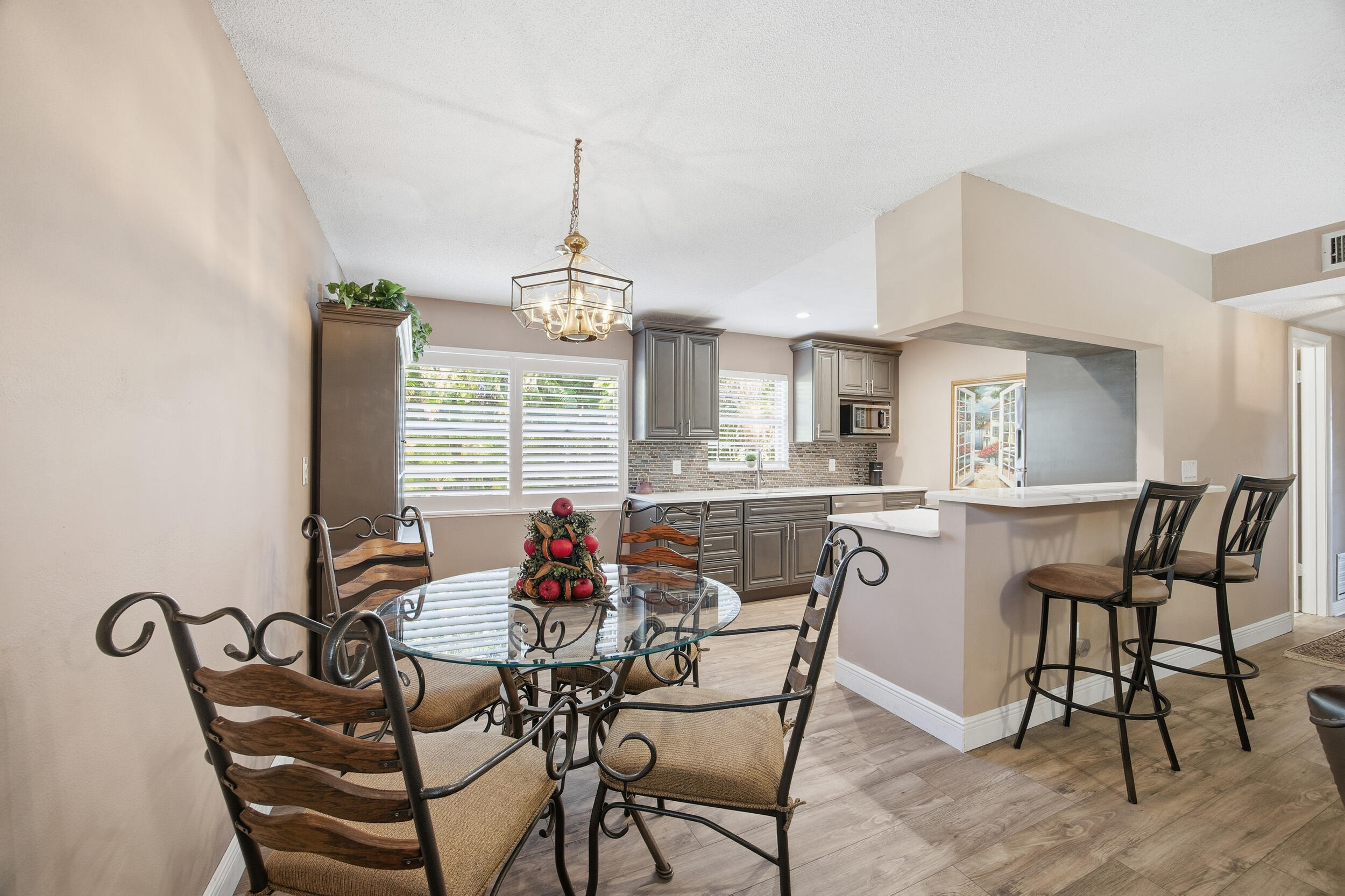 2929 Southeast Ocean Boulevard, Unit 1035 Stuart, FL 34996 - Photo 10 of 37 Dining/Kitchen