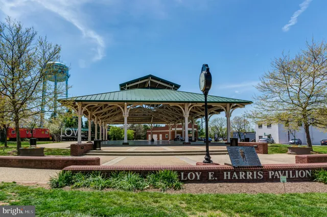 $569,990 | 202 B Park Central Terrace, Manassas Park, VA 20111