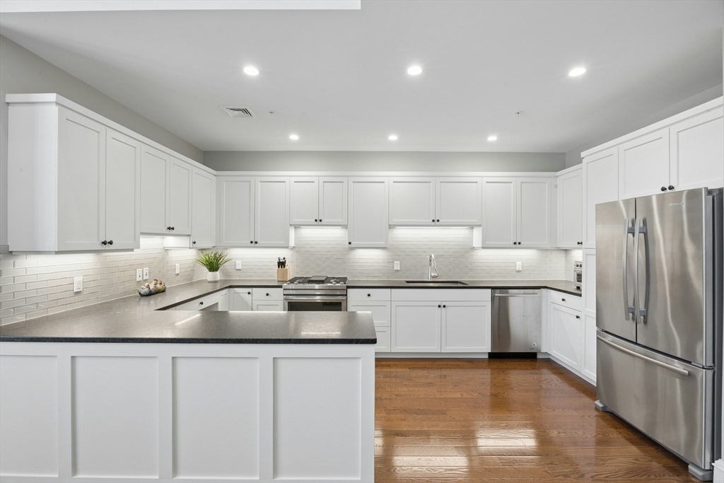 14 Abbey Road, Unit 14 Sherborn, MA 01770 - Photo 9 of 38 Gallery Image 9