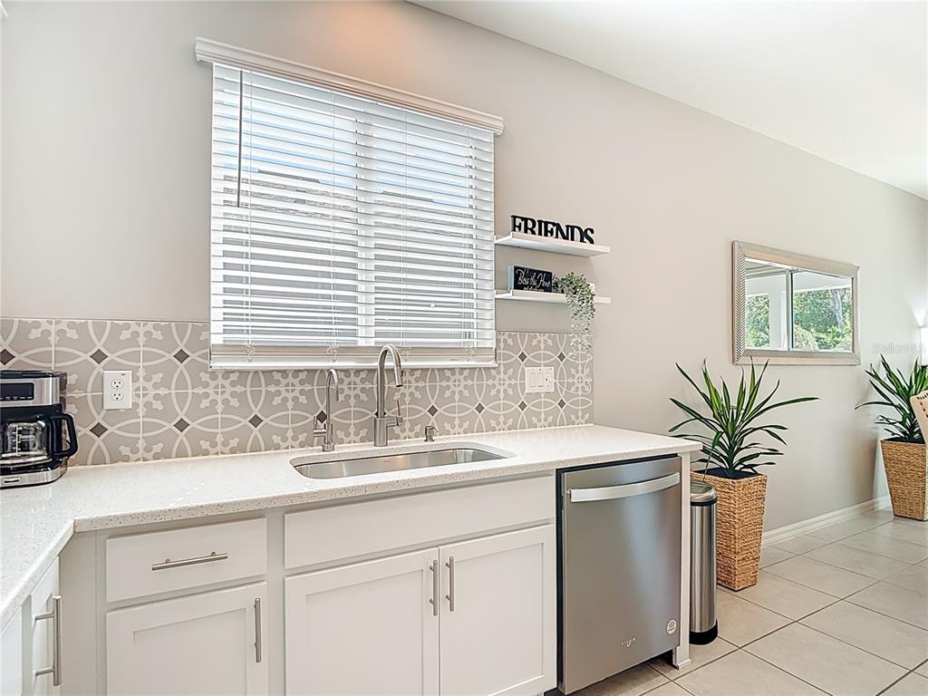 9526 Clarkwild Place Seffner, FL 33584 - Photo 9 of 47